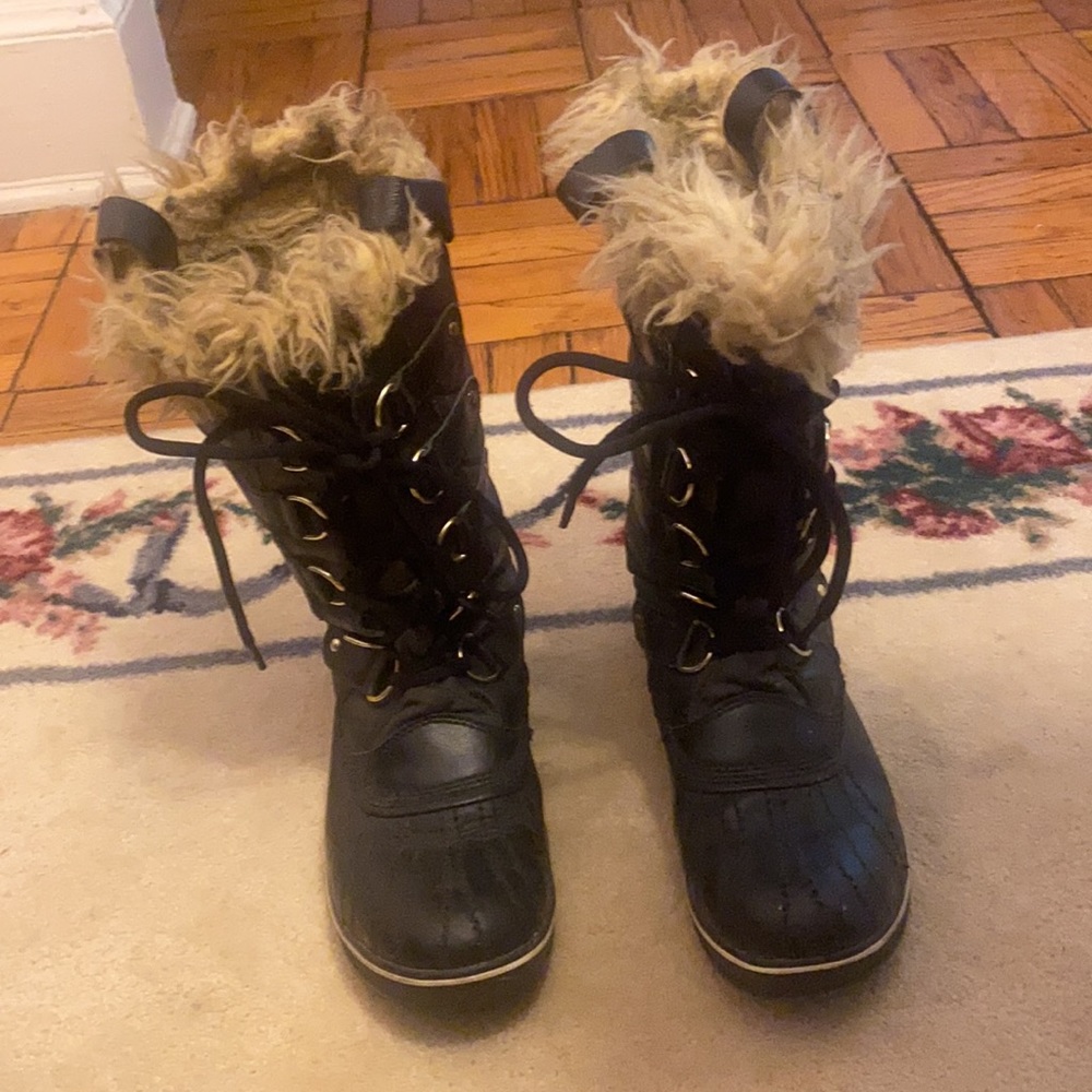 Used Black Sorel Winter Boots with Fur Trim -  8